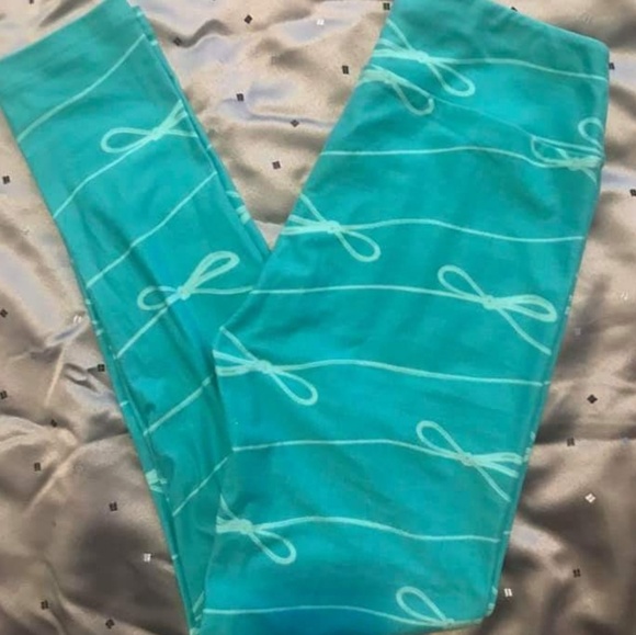 LuLaRoe Pants - Lularoe OS 2-12 LEGGINGS mint green with bows